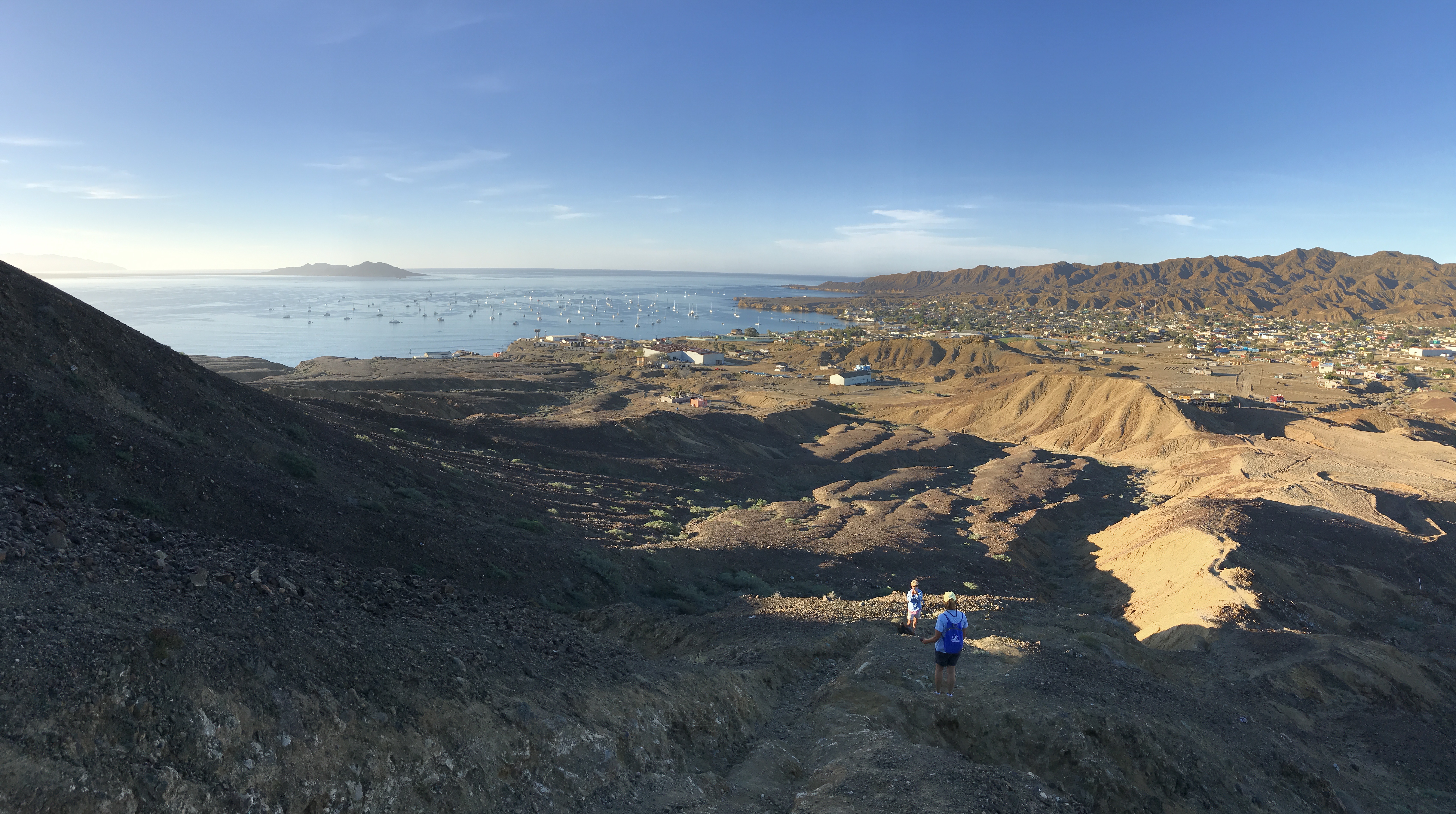 pano midway up hike, Turtle Bay in the distance, hikers in the foreground